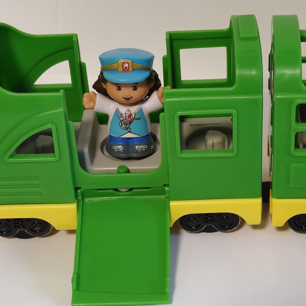 Fisher Price Little People Friendly Green Passenger Train with Sounds & Light - Picture 11 of 17